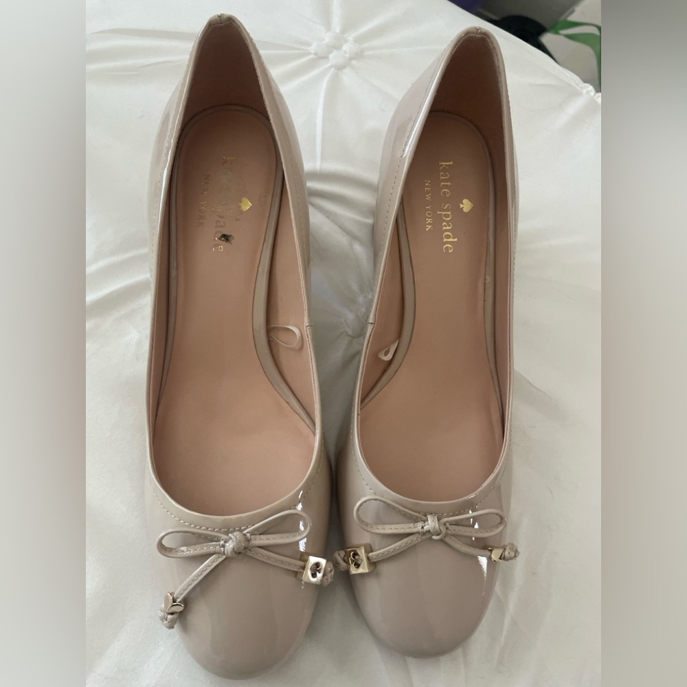 Kate Spade Beige Patent Leather Flats with Bow